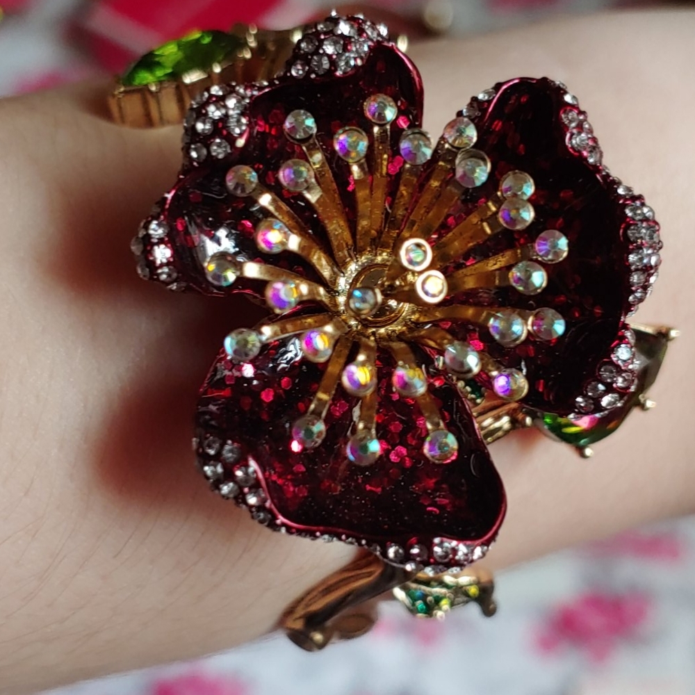 NEW BETSEY JOHNSON BRACELET